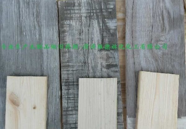 大量供应-浙江户外木制品做旧剂土灰色做旧剂木质桌椅做旧仿古剂 一:产品性能介绍: 通过对木地板板材表面作简单涂刷或滚涂就能快速渗入木材纤维.通过木材自身所含的少量单宁酸即可产生一系列的交联反应改变木材原有的颜色,让板材自身出现不同的化学变化,使板材表面快速形成古旧沧桑感.
