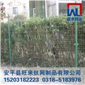 桃型柱护栏网厂家 双边丝护栏网 园林围栏网 图片