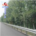 贵阳公路三波形梁护栏板厂家安装施工道路两侧护车栏板 图片